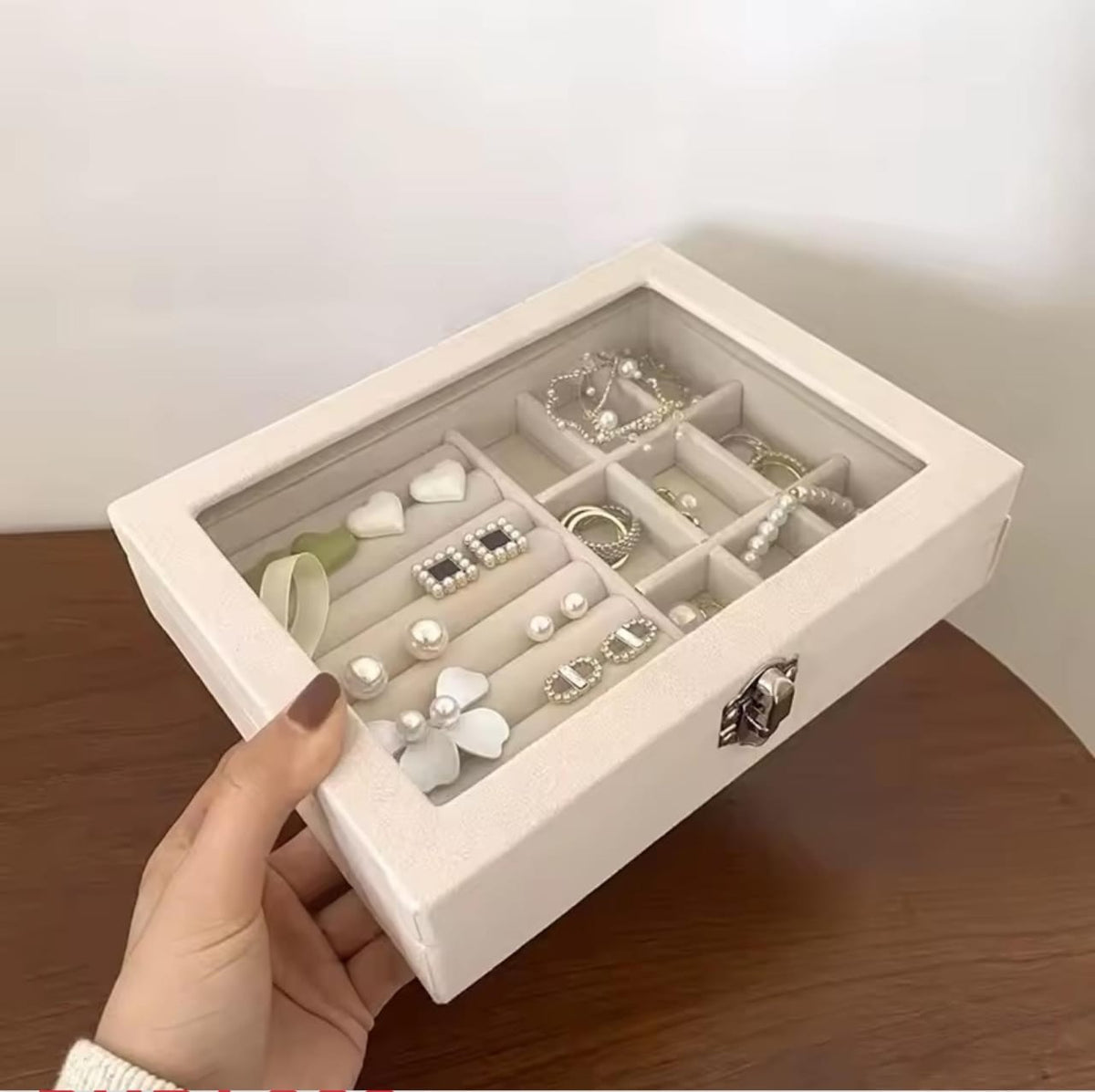💎 Elegant Velvet Glass Jewellery Box 💎