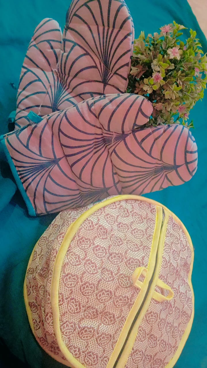 Rehmat-e-Ramzan Kitchen Deal – Oven Mittens & Roti Zip Pouch